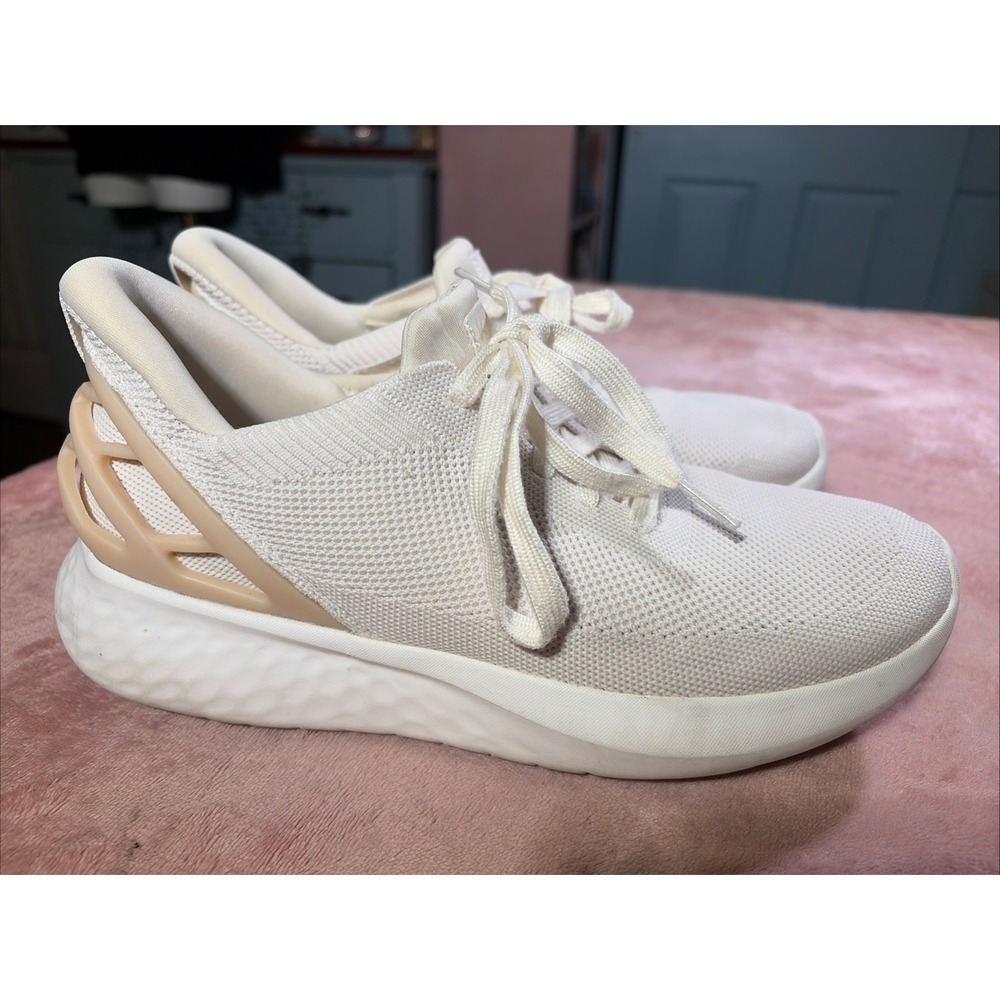 Kizik Men's 7.5, Women's 9 Athens Light Knit Sneakers In White Creme. Hand Free